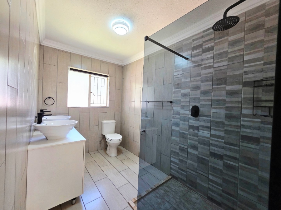 5 Bedroom Property for Sale in Pellissier Free State